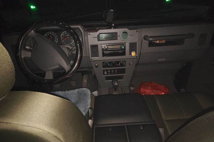 Used BAW Warrior 2014 2.5T five-door four-wheel-drive diesel version Center Console