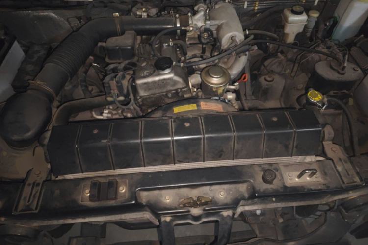 Used BAW Warrior 2014 2.5T five-door four-wheel-drive diesel version Engine Bay