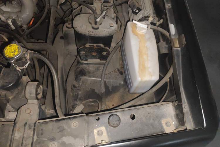Used BAW Warrior 2014 2.5T five-door four-wheel-drive diesel version Engine Bay Left