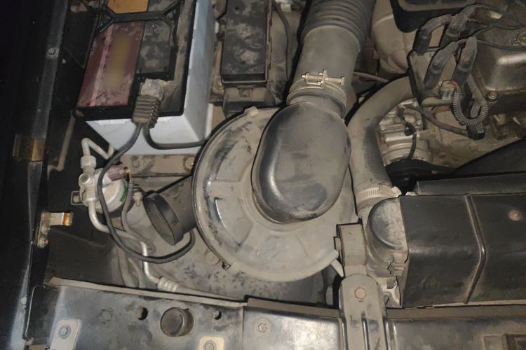 Used BAW Warrior 2014 2.5T five-door four-wheel-drive diesel version Engine Bay Right