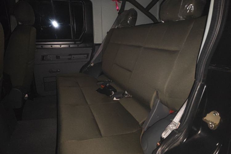 Used BAW Warrior 2014 2.5T five-door four-wheel-drive diesel version Left Rear Seat