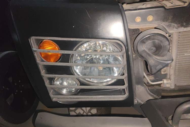Used BAW Warrior 2014 2.5T five-door four-wheel-drive diesel version Right Front Headlight