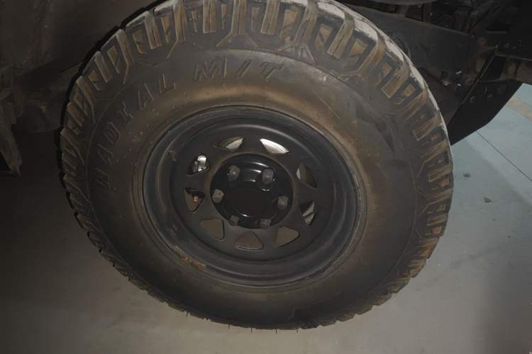 Used BAW Warrior 2014 2.5T five-door four-wheel-drive diesel version Right Front Wheel Hub