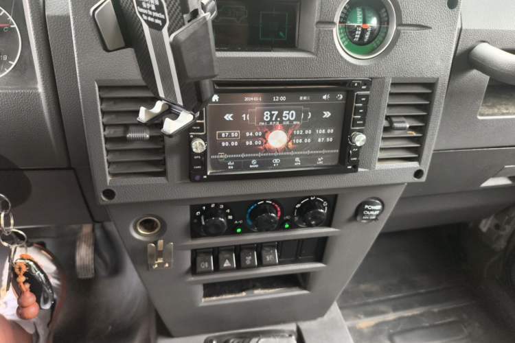 Used BAW Warrior 2014 2.5T five-door four-wheel-drive diesel version Audio And AC Panel