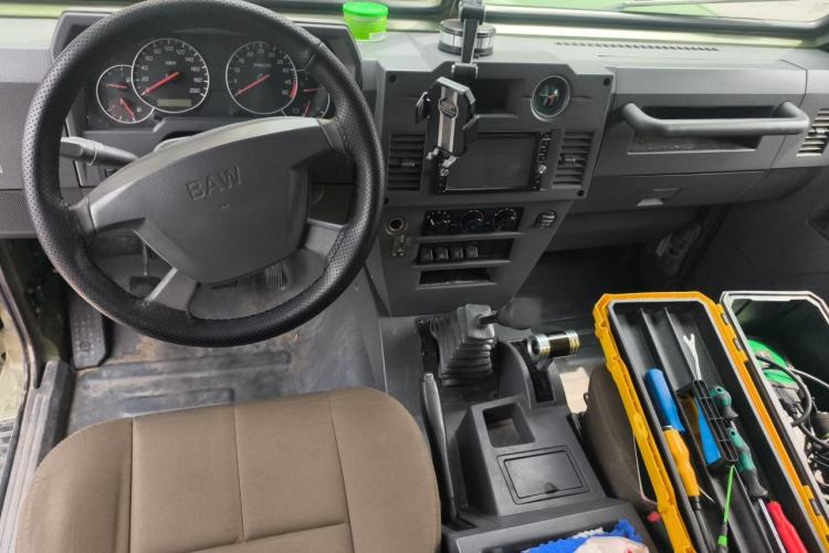 Used BAW Warrior 2014 2.5T five-door four-wheel-drive diesel version Center Console