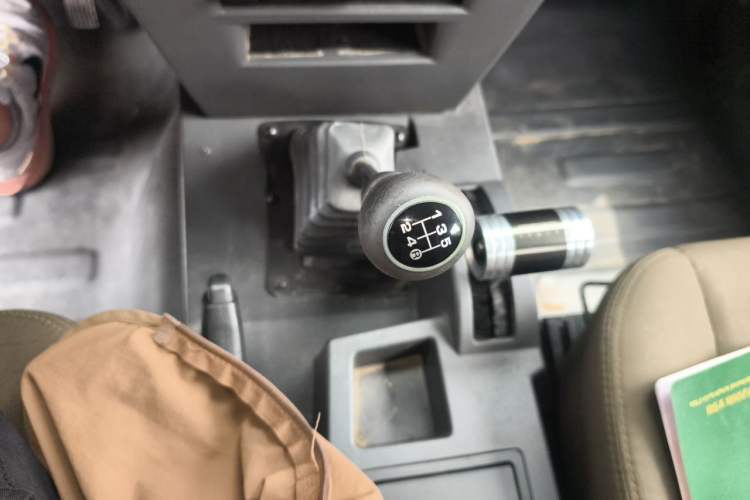 Used BAW Warrior 2014 2.5T five-door four-wheel-drive diesel version Gear Lever