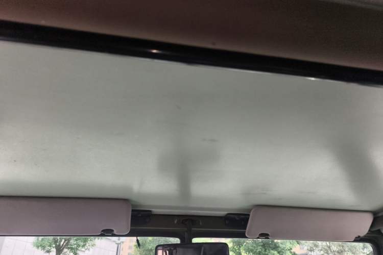 Used BAW Warrior 2014 2.5T five-door four-wheel-drive diesel version Headliner