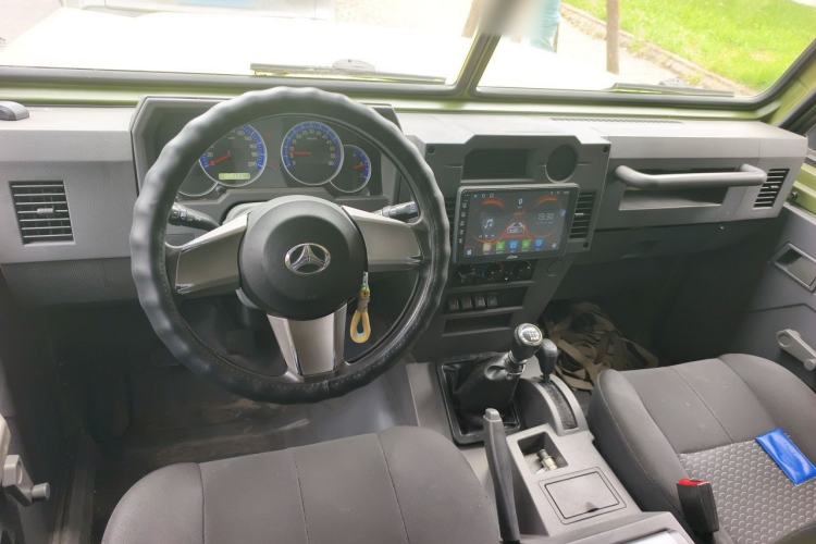 Used BAW Warrior 2017 2.0T five-door four-wheel drive gasoline version Center Console