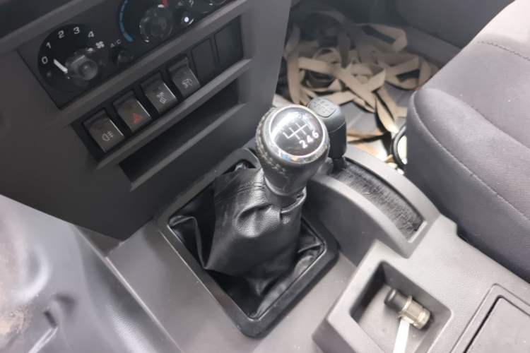 Used BAW Warrior 2017 2.0T five-door four-wheel drive gasoline version Gear Lever