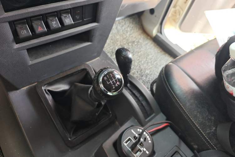 Used BAW Warrior 2017 2.0T five-door four-wheel drive gasoline version Gear Lever