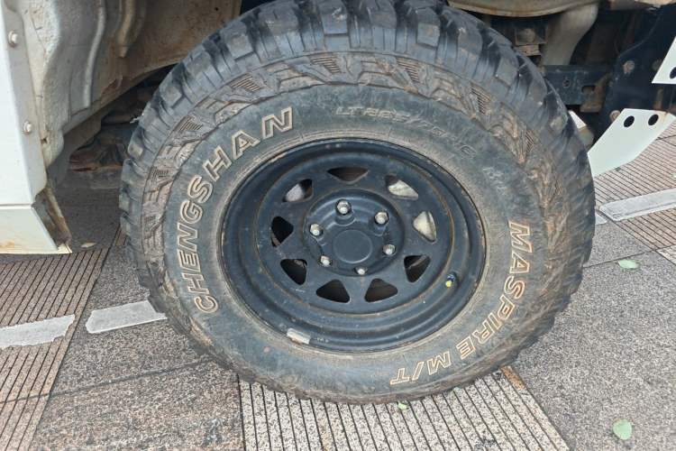 Used BAW Warrior 2017 2.0T five-door four-wheel drive gasoline version Right Front Wheel Hub
