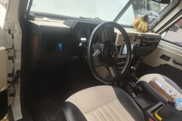 Used BAW Warrior 2018 2.0T Four-Door Four-Wheel Drive Gasoline Version China V Emission Standard Center Console