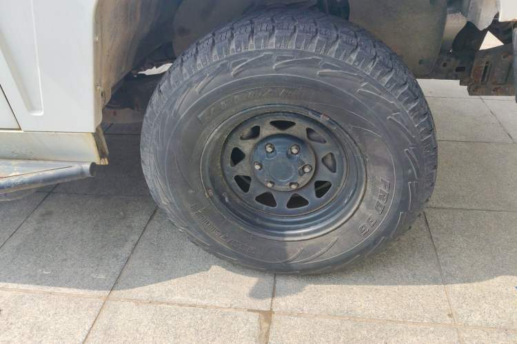 Used BAW Warrior 2018 2.0T Five-Door Four-Wheel Drive Gasoline Version China V Emission Standard Right Front Wheel Hub