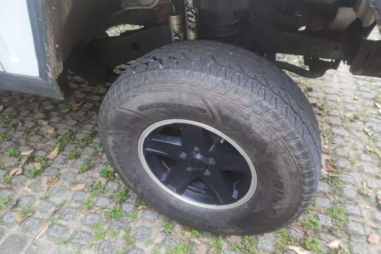Used BAW Warrior 2018 2.0T Four-Door Four-Wheel Drive Gasoline Version China V Emission Standard Right Front Wheel Hub