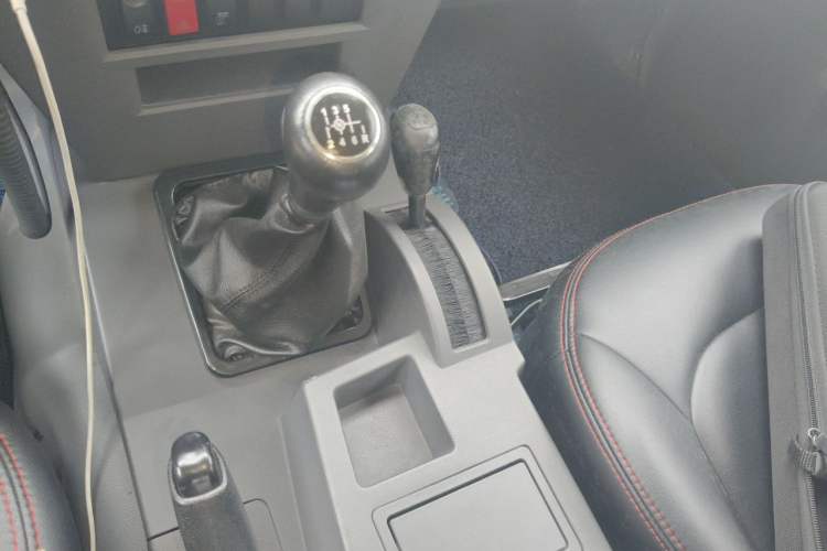 Used BAW Warrior 2019 2.4T Five-Door Four-Wheel Drive Gasoline Version China VI Emission Standard Gear Lever