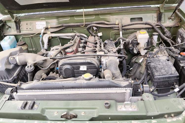 Used BAW Warrior 2021 2.4T Three-Door Four-Wheel Drive Short Wheelbase Gasoline Version China VI Emission Standard Engine Bay