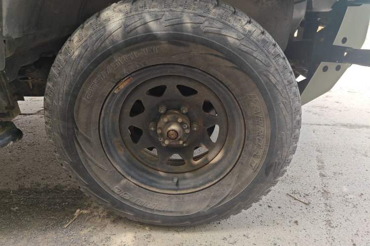 Used BAW Warrior Pickup 2018 2.8T diesel integrated double-row 3035 wheelbase Right Front Wheel Hub