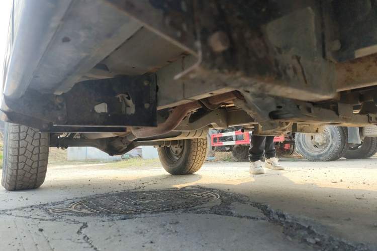 Used BAW Warrior Pickup 2018 2.8T diesel integrated double-row 3035 wheelbase Chassis Front Right