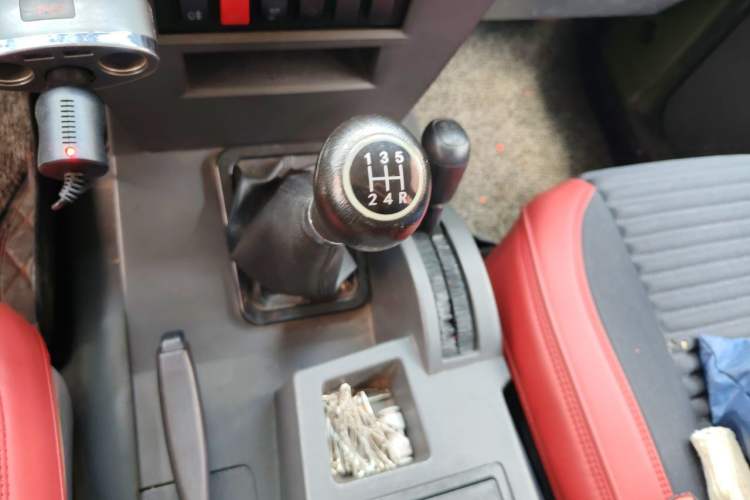 Used BAW Warrior Pickup 2020 2.4T diesel four-wheel drive 3035 wheelbase integrated double-row cabin YCY24140-60A Gear Lever
