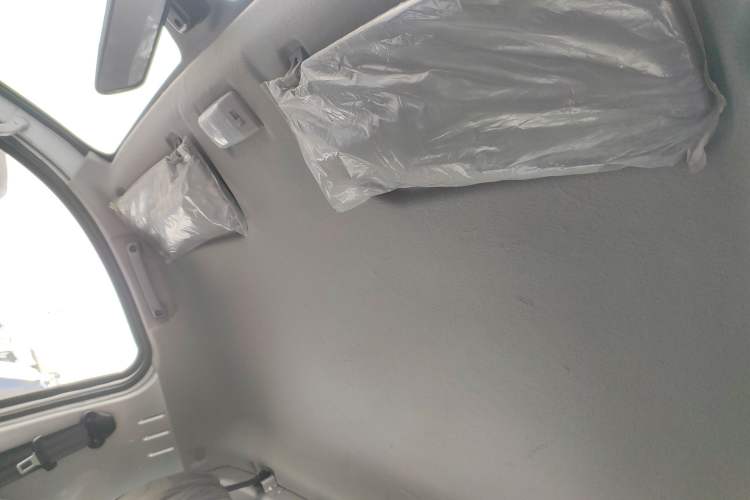 Used BAW Whale Card T7 2022 1.6L Manual Comfort Version Single Row Long Wheelbase LQ475QMB Headliner