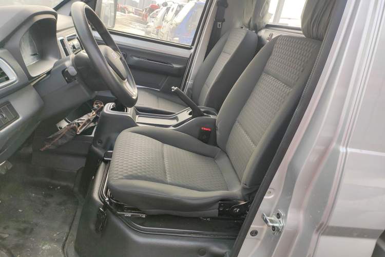 Used BAW Whale Card T7 2022 1.6L Manual Comfort Version Single Row Long Wheelbase LQ475QMB Left Front Seat