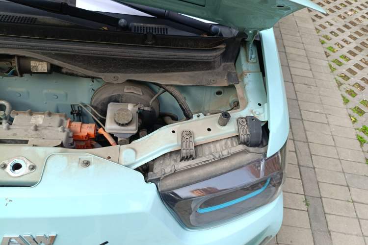 Used BAW Yuanbao 2022 Edition Pure Cute Version Engine Bay Left