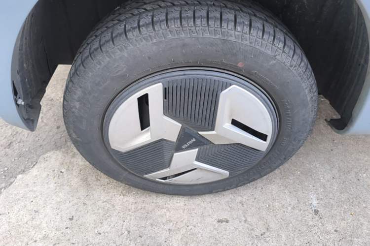 Used BAW Yuanbao 2022 Smart Version Right Rear Wheel Hub