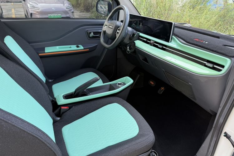 Used BAW Yuanbao 2022 Smart Version Interior 11