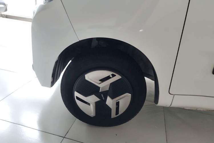 Used BAW Yuanbao 2022 Smart Version Left Front Wheel Hub