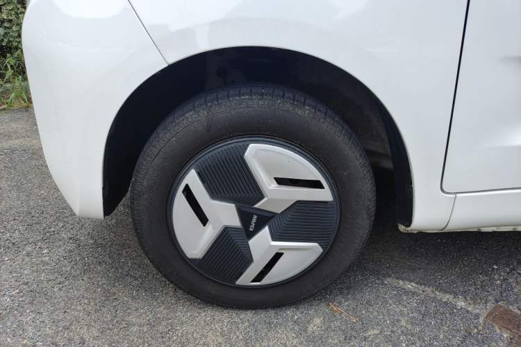 Used BAW Yuanbao 2022 Smart Version Left Front Wheel Hub