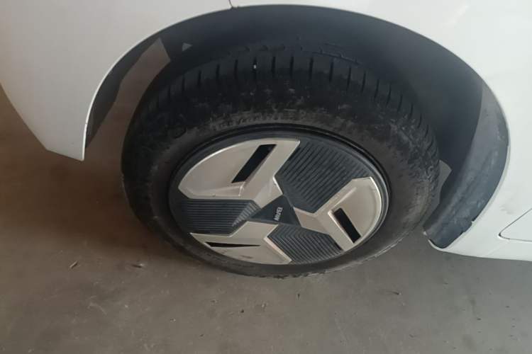Used BAW Yuanbao 2022 Smart Version Left Front Wheel Hub