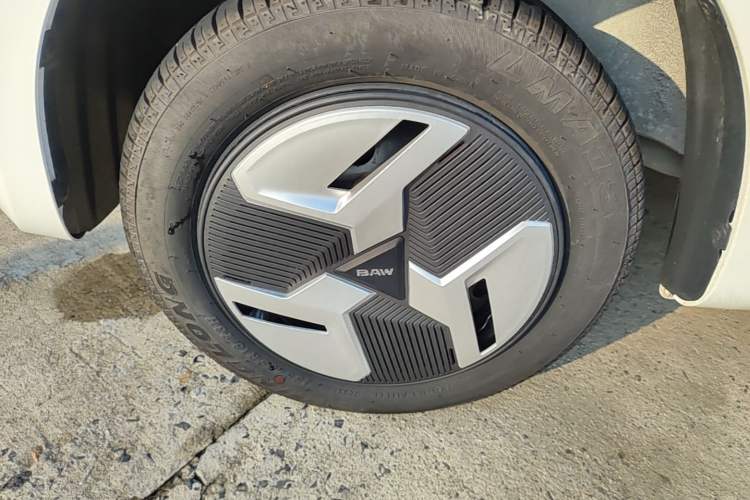 Used BAW Yuanbao 2022 Smart Version Left Front Wheel Hub