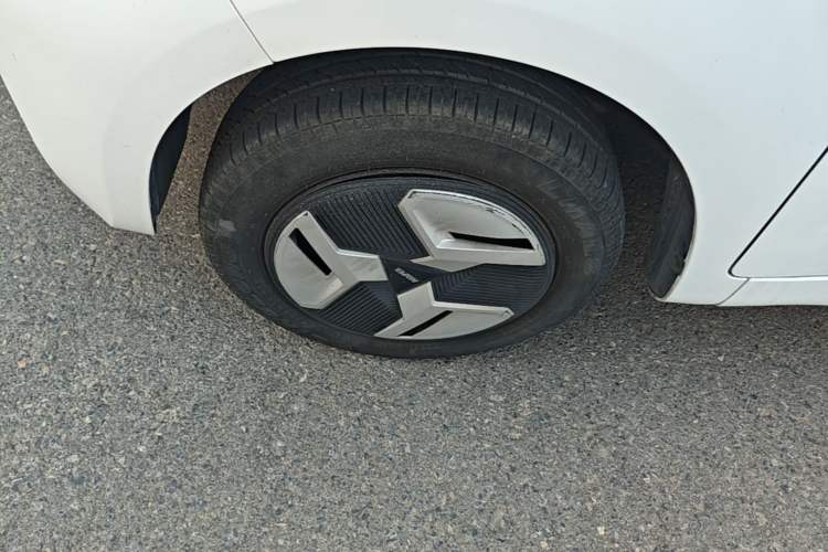 Used BAW Yuanbao 2022 Smart Version Left Front Wheel Hub