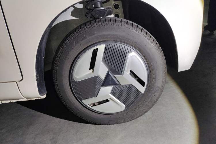 Used BAW Yuanbao 2022 Smart Version Right Front Wheel Hub