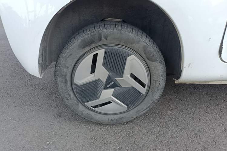 Used BAW Yuanbao 2022 Smart Version Right Rear Wheel Hub