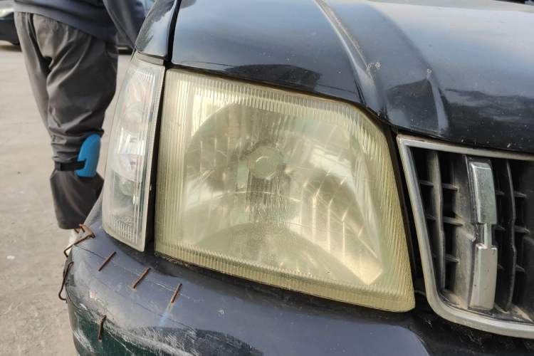 Used BAW Yueling 2014 2.8T long-wheelbase Entrepreneur Edition JE493ZLQ4CB Right Front Headlight