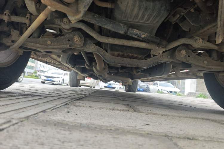 Used BAW Yueling 2014 2.8T long-wheelbase Entrepreneur Edition JE493ZLQ4CB Chassis Front