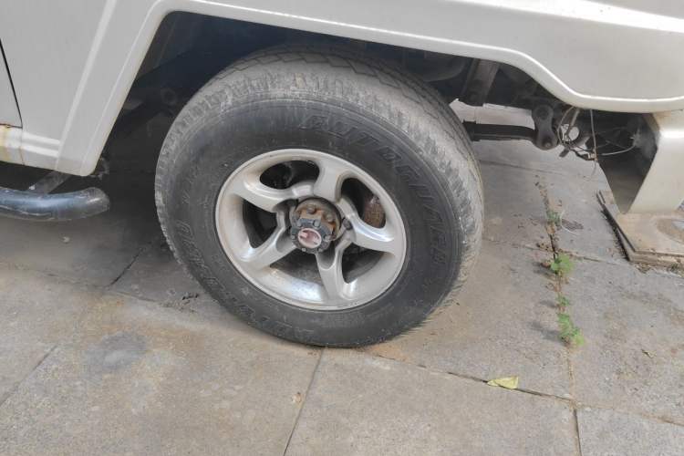 Used BAW Zhanqi 2010 2.0L hardtop version Right Front Wheel Hub