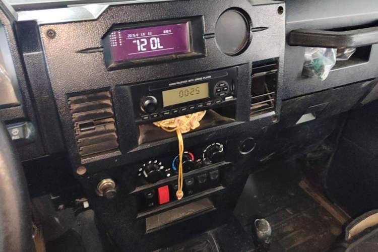 Used BAW Zhanqi 2016 2.0L Gladiator Luxury Edition China V Audio And AC Panel
