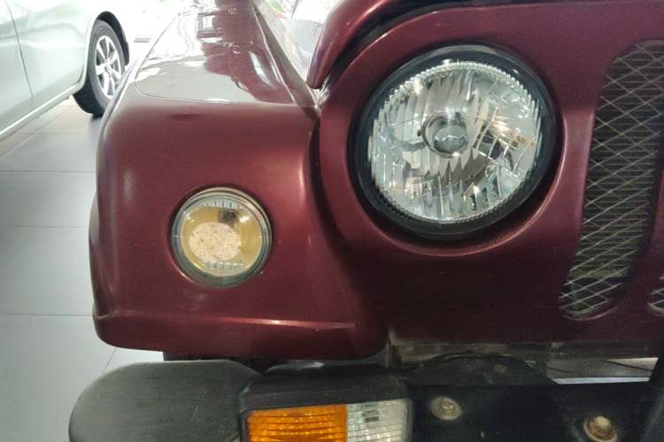 Used BAW Zhanqi 2016 2.0L Gladiator Luxury Edition China V Right Front Headlight