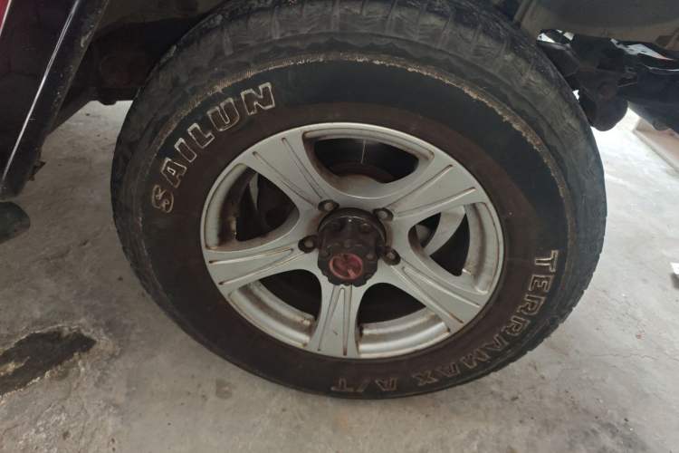 Used BAW Zhanqi 2016 2.0L Gladiator Luxury Edition China V Right Front Wheel Hub