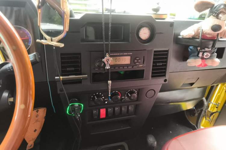 Used BAW Zhanqi 2016 2.0L Gladiator Luxury Edition China V Audio And AC Panel