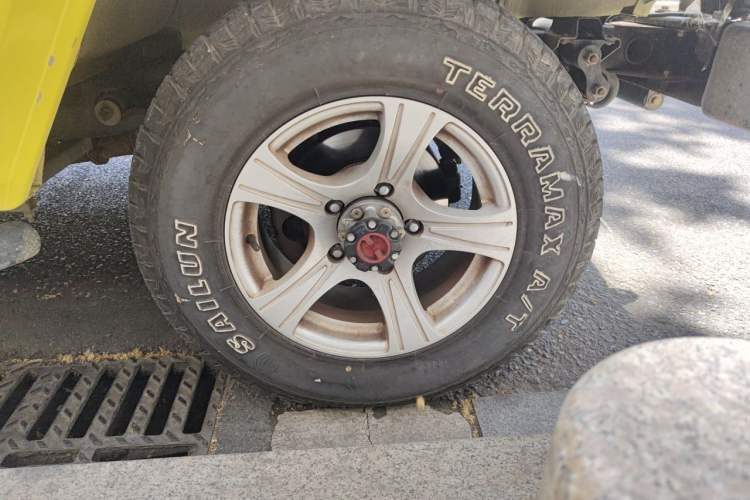 Used BAW Zhanqi 2016 2.0L Gladiator Luxury Edition China V Right Front Wheel Hub