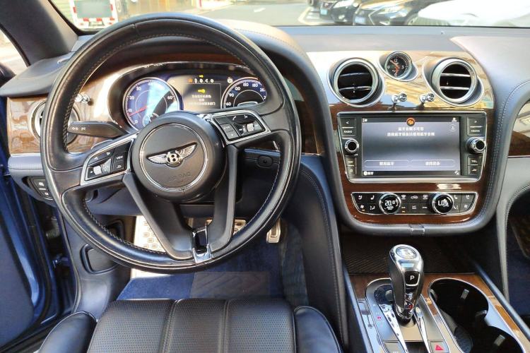 Used Bentley Bentayga 2016 6.0T Standard Edition Center Console