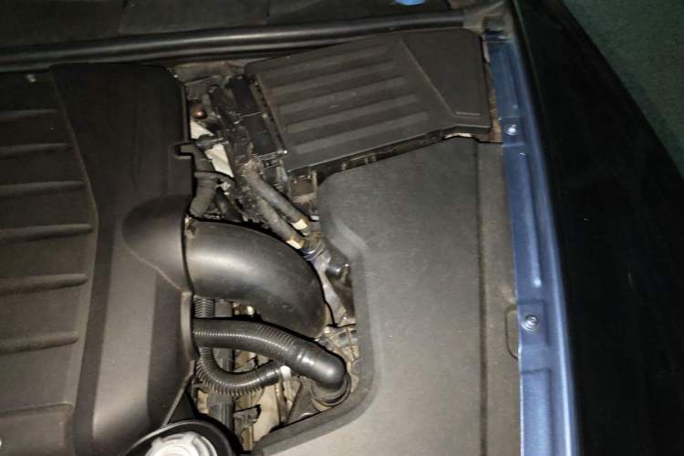 Used Bentley Bentayga 2016 6.0T Standard Edition Engine Bay Left