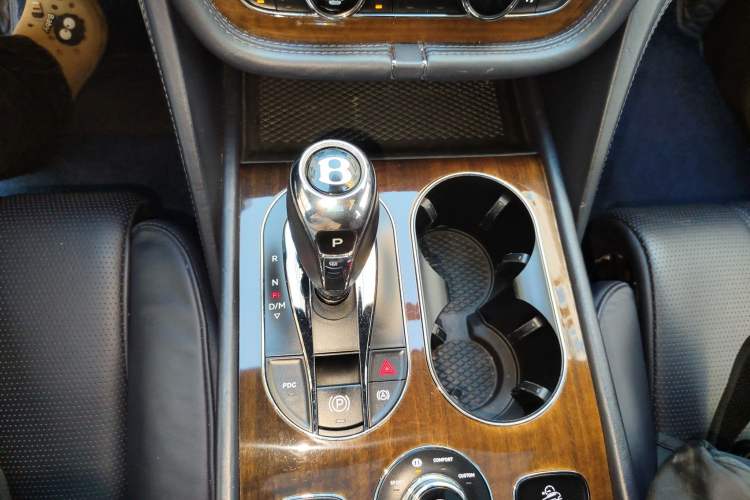 Used Bentley Bentayga 2016 6.0T Standard Edition Gear Lever