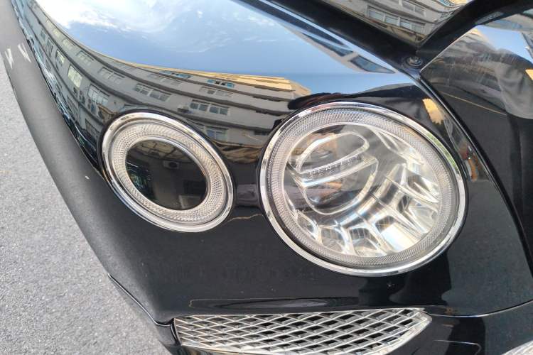 Used Bentley Bentayga 2016 6.0T Standard Edition Right Front Headlight