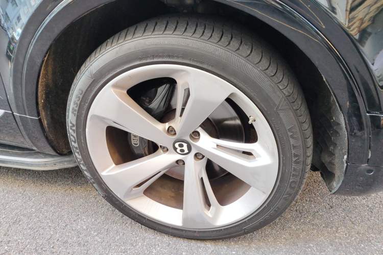 Used Bentley Bentayga 2016 6.0T Standard Edition Right Front Wheel Hub