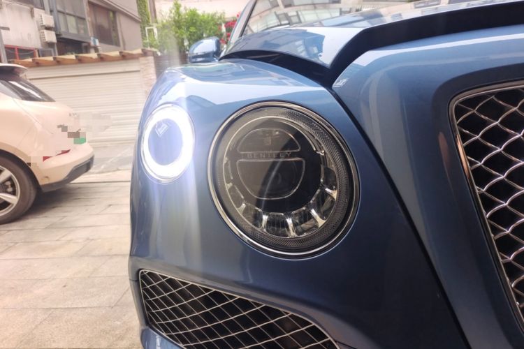 Used Bentley Bentayga 2016 6.0T First Edition Limited Edition Right Front Headlight