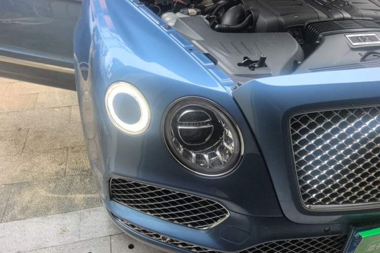 Used Bentley Bentayga 2016 6.0T First Edition Limited Edition Right Front Headlight